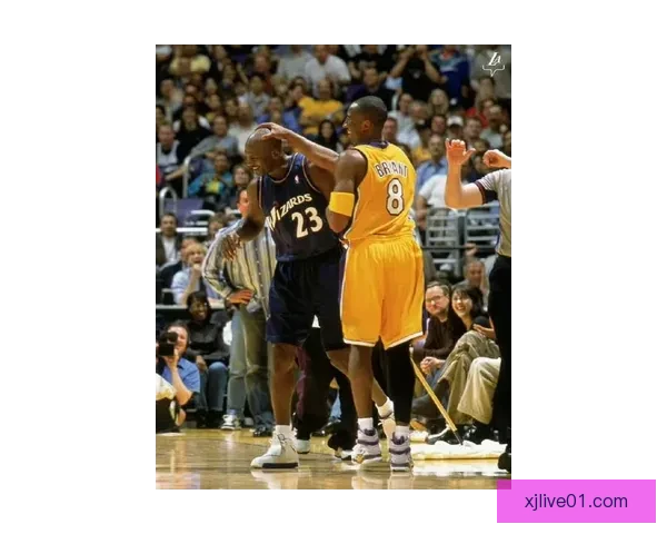 里程碑式悲情 布克生涯总得分突破一万八千仅次乔丹科比位列第三年轻得分后卫